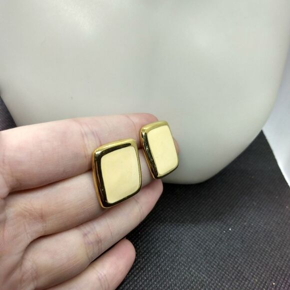 Square cream vintage earrings - Picture 2 of 3